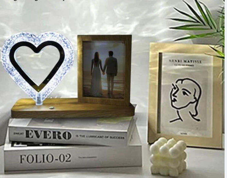 Lampada LED a Cuore con Cornice Portafoto – Design Romantico in Legno